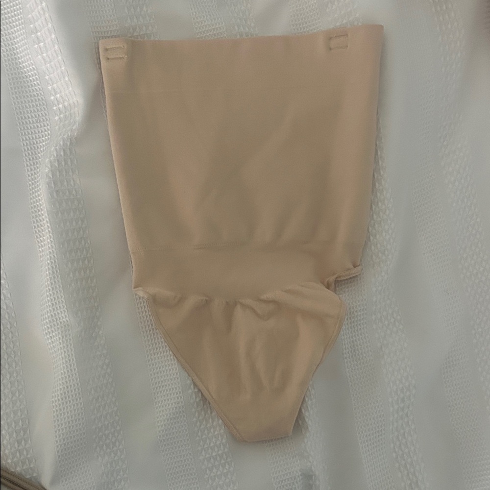 SKIMS Soft Cream Shapewear